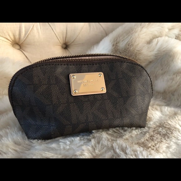 Michael Kors Handbags - Michael Kors Cosmetics Case Great Condition